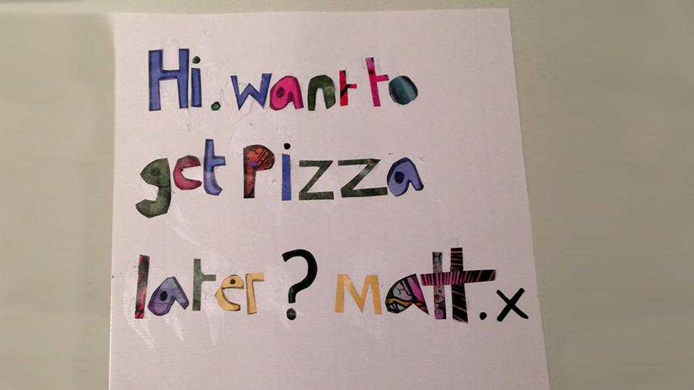 A note made from cut out magazine letters, it reads "Hi, want to get a pizza later? Matt.".
