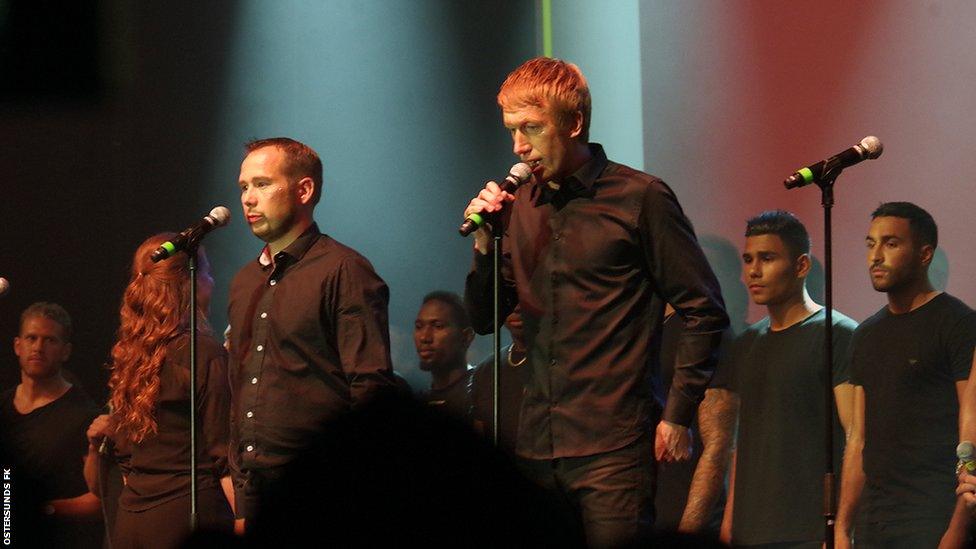 Graham Potter sings
