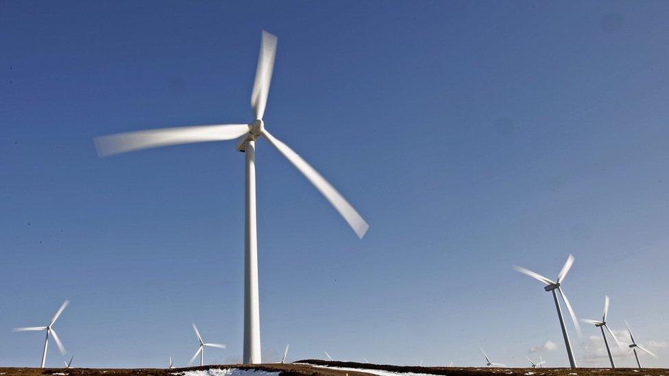 Wind turbines at Braes of Doune