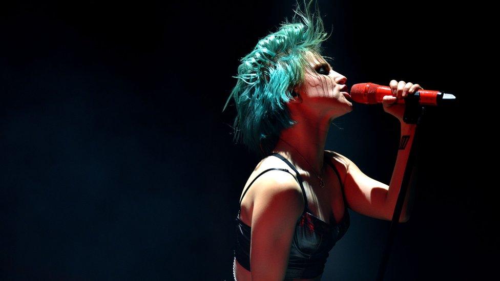 Hayley Williams performing with Paramore