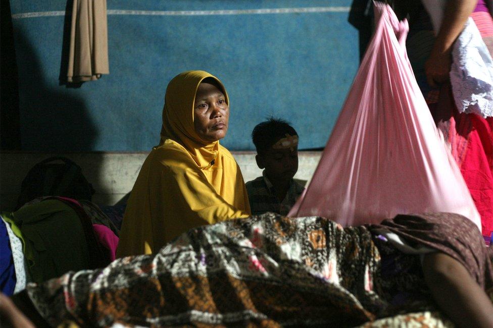 Earthquake survivors spend a night at a temporary shelter in Ulim, Aceh province, Indonesia, Thursday, 8 December 2016