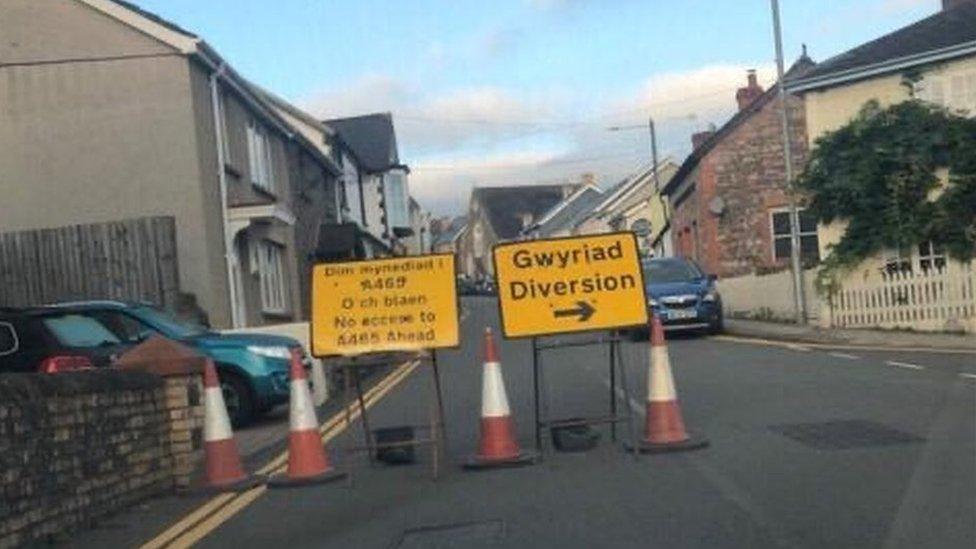 A road diversion sign in Gilwern