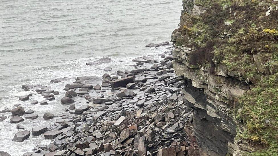 Rock fall at Wringcliff beach