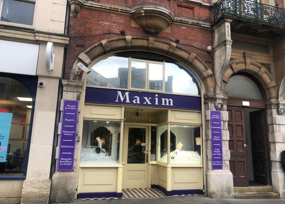 Maxim Jewellers, Luton