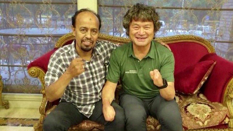 Kim Hong-bin (R) with Karrar Haidri, the secretary of the Pakistan Alpine Club