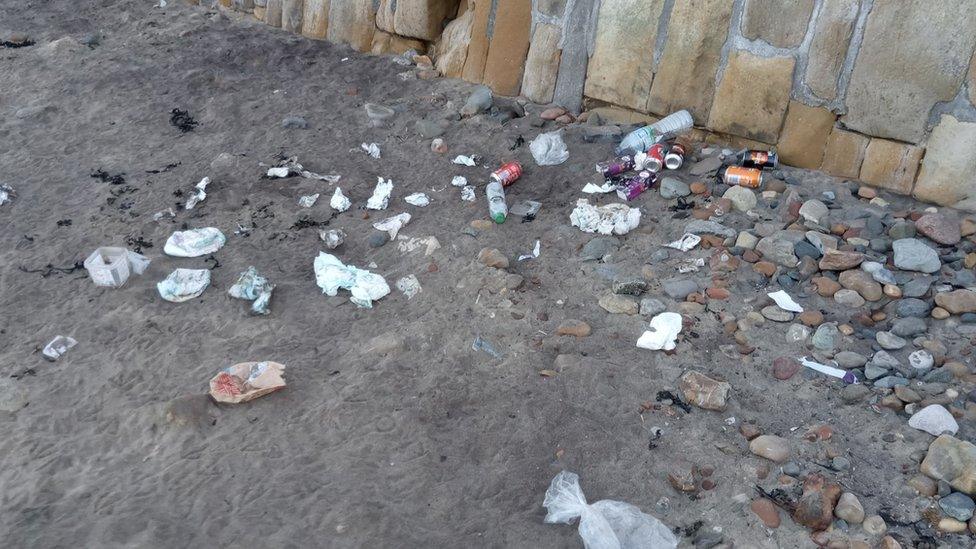 Litter at Scarborough beach