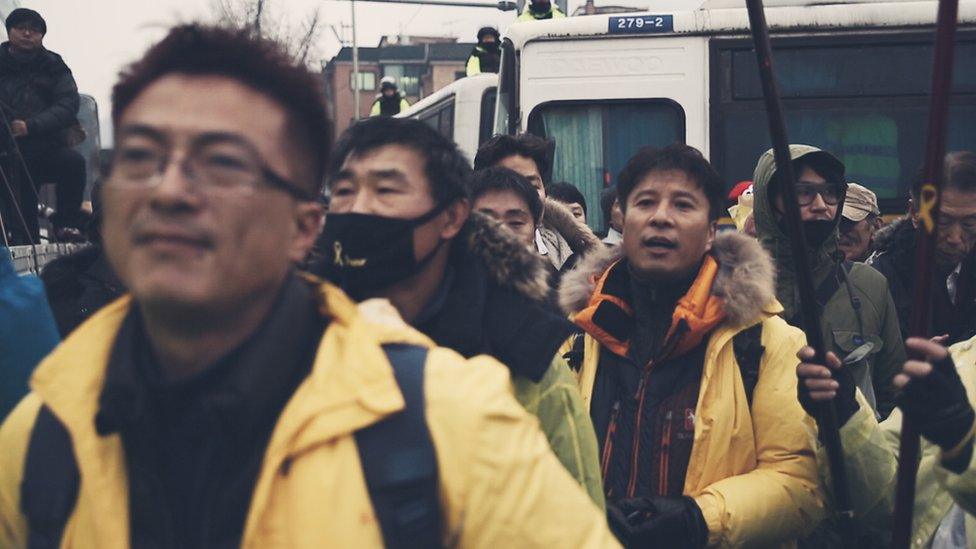 Picture of activists and Sewol victims' families