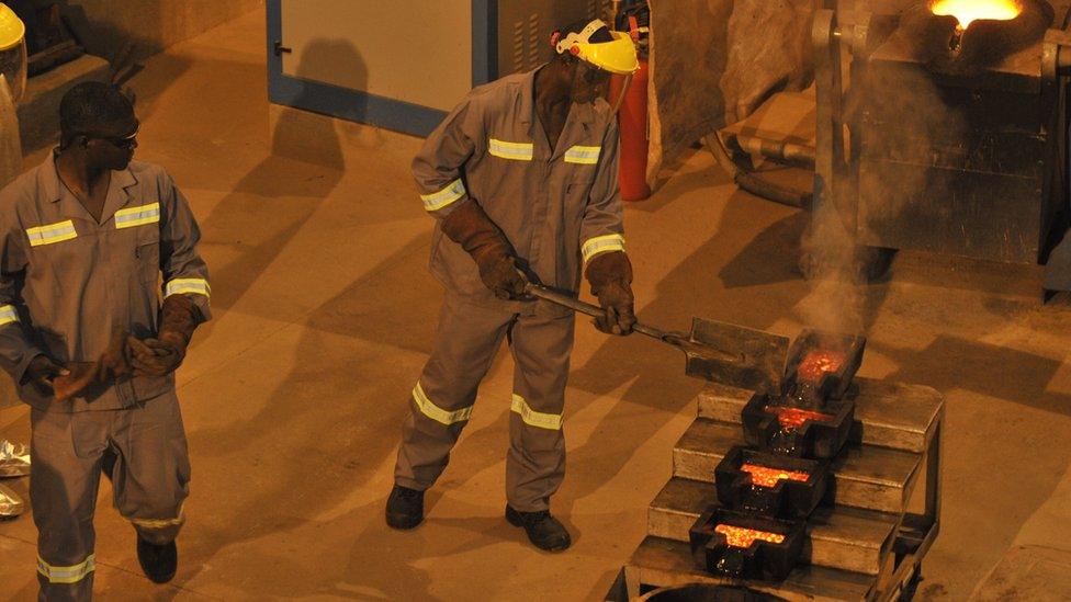 Gold miners in Ivory Coast