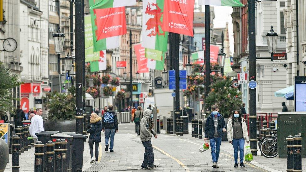 Canol Caerdydd yn ystod y pandemig