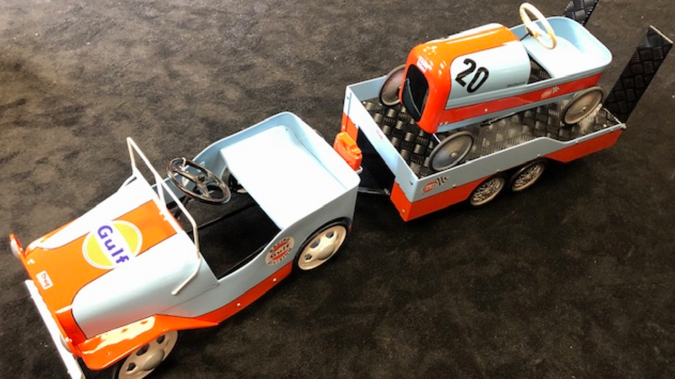 Gulf Jeep and trailer in Steve McQueen colours