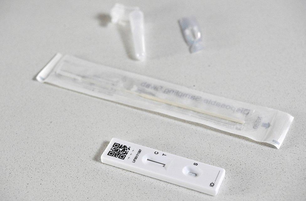 Lateral flow test kit of parts