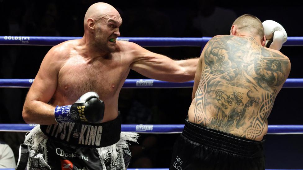 Fury wins low-key warm-up to keep Joshua fight on track - BBC News
