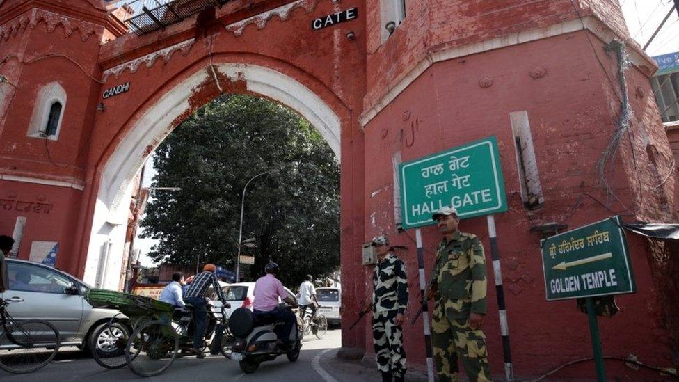 Indian Border Security Force (BSF) soldiers, part of Indian Paramilitary Forces, stand guard at the Hall Gate in Amritsar, India, 21 October 2015