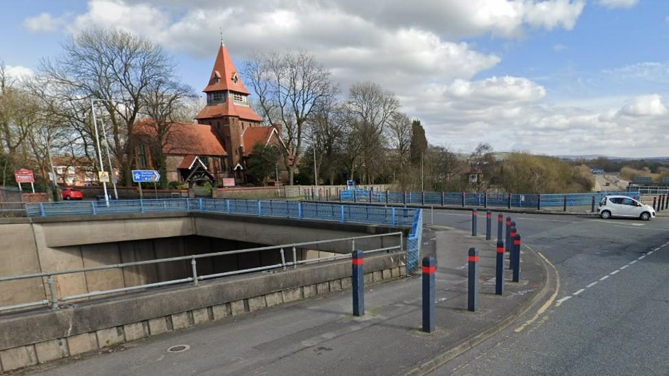 The St Anne's Road bridge over the M67