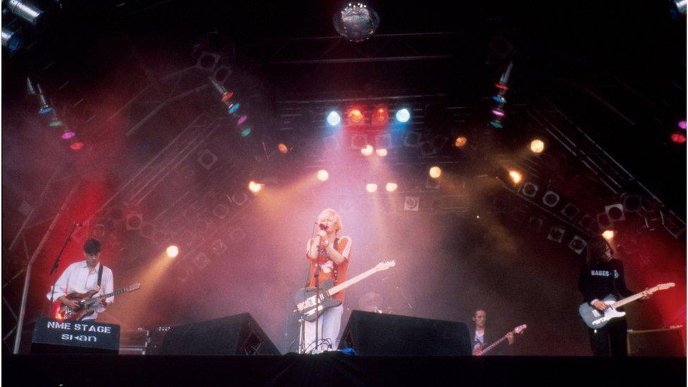 Radiohead perform at Glastonbury in 1994