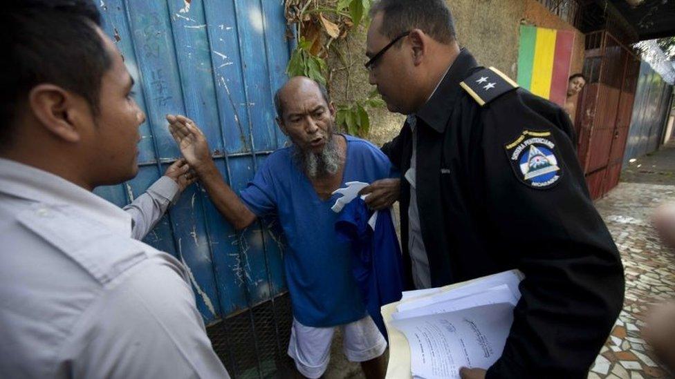 The veteran marathon runner Alex Vanegas (C), captured "for disturbing public order" on 02 November 2018 when he sang the National Anthem of Nicaragua in a cemetery in Managua, is taken to his house by agents of the national prison system of the prison La Model, after the release of several detained protesters was ordered, in Managua, Nicaragua, 27 February 2019.