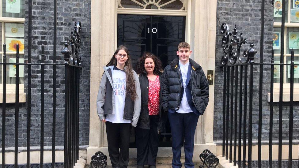 Eva with her mum Lou and brother