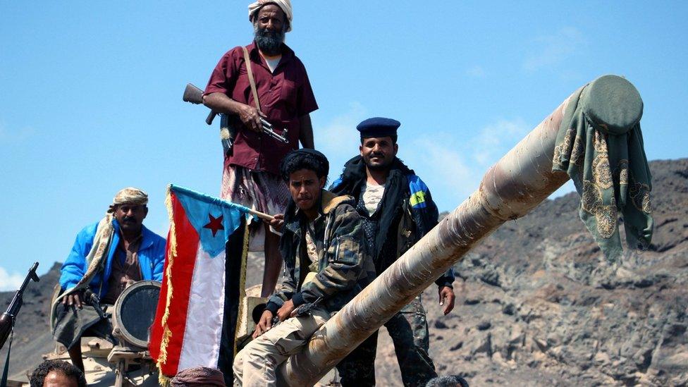 Separatist fighters stationed at a checkpoint in the Khor Maksar district of Aden, Yemen (30 January 2018)