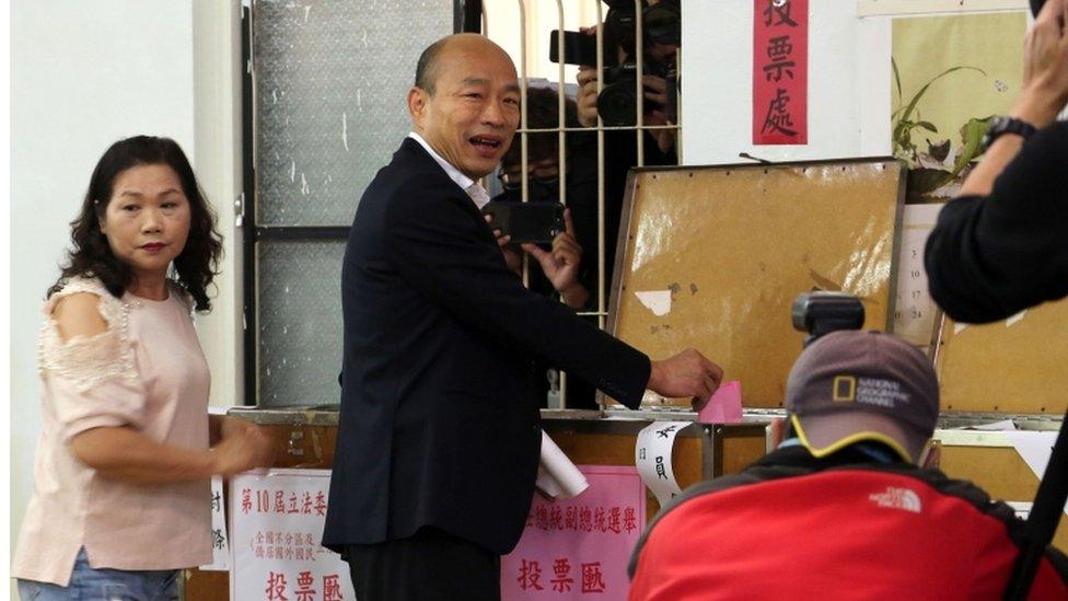 Han Kuo-yo votes in Linyuan District in Kaohsiung, 11 January 2020