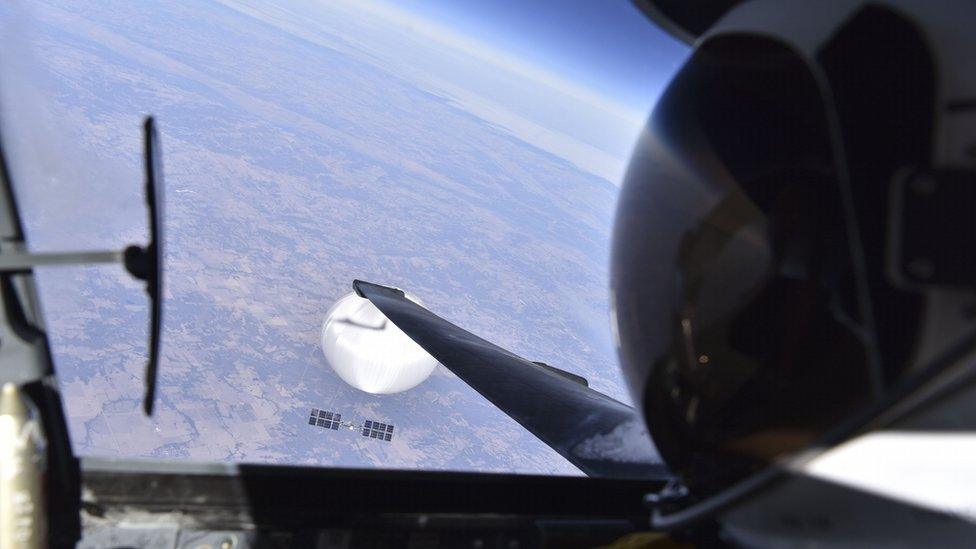 Image shows a US fighter pilot flying by the Chinese balloon