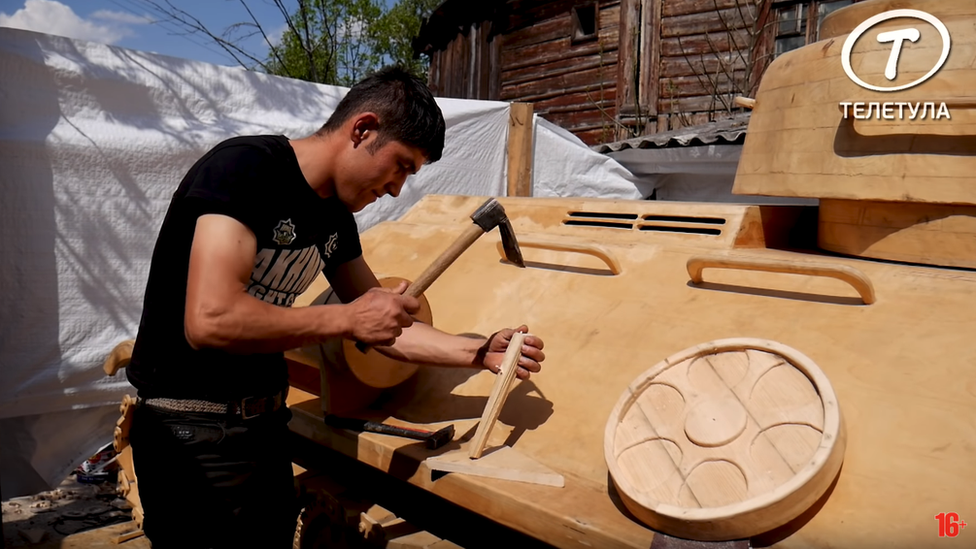 Carpenter made a full-size wooden tank, Tula, Russia, 2019