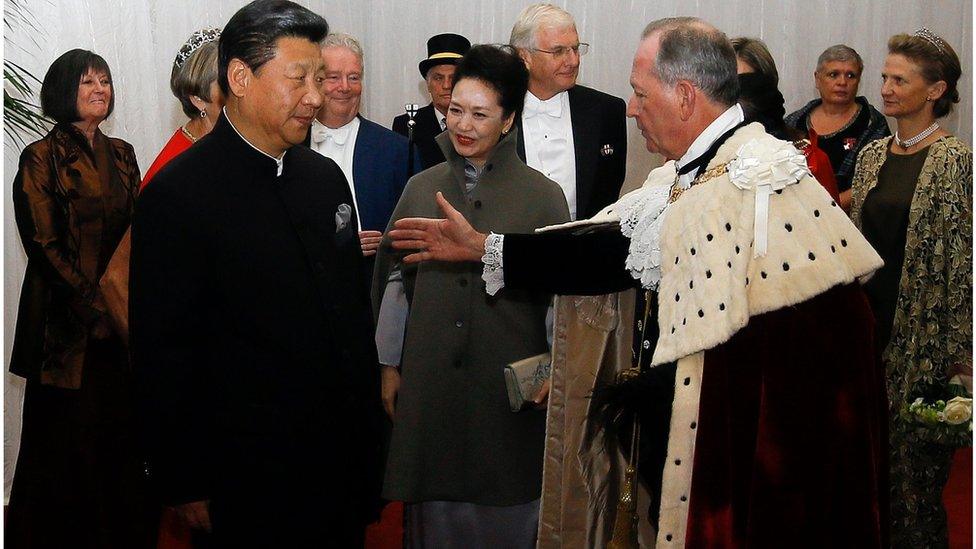 President Xi and his wife are welcomed by The Lord Mayor of London