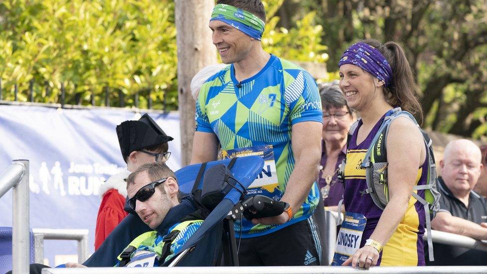 Rob Burrow with Kevin Sinfield and Lindsey Burrow at the start of the Leeds Marathon