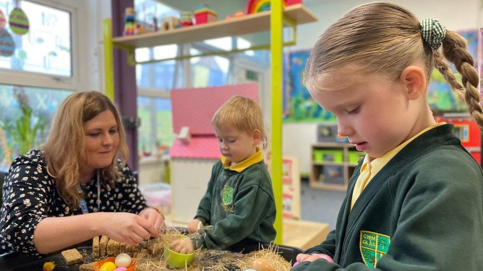 Little Acorns, Ysgol Gynradd Cwm Glas