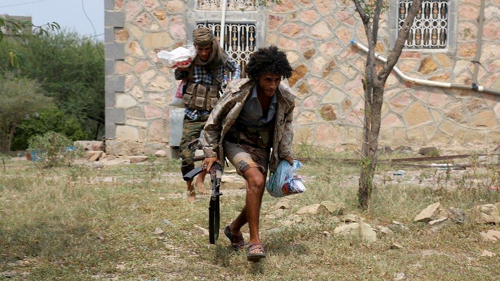 Pro-Hadi fighters in Taiz, Yemen, 18 August 2016