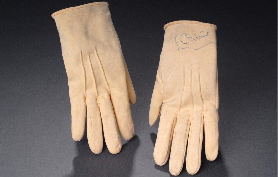 Olivier gloves