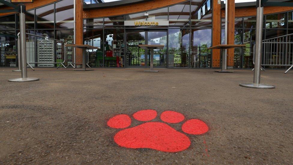 Whipsnade Zoo entrance