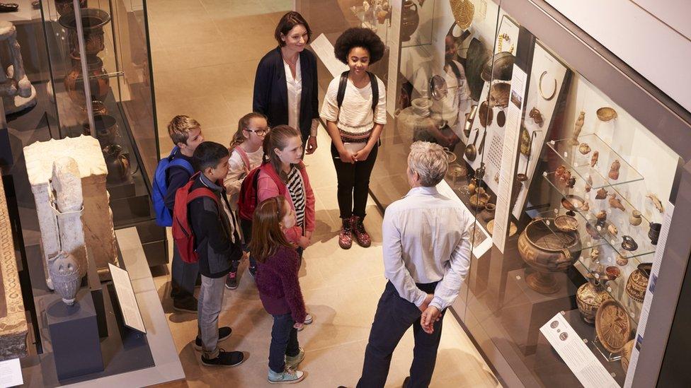 pupils-on-trip-to-museum