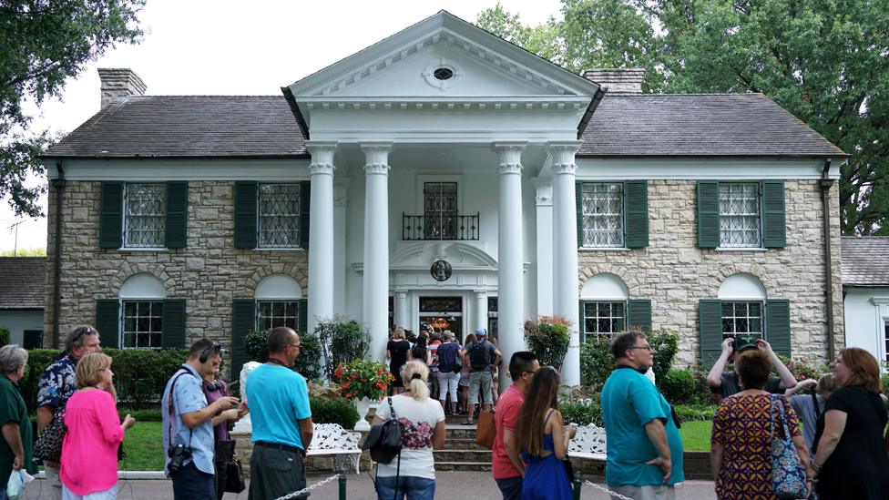 Graceland mansion