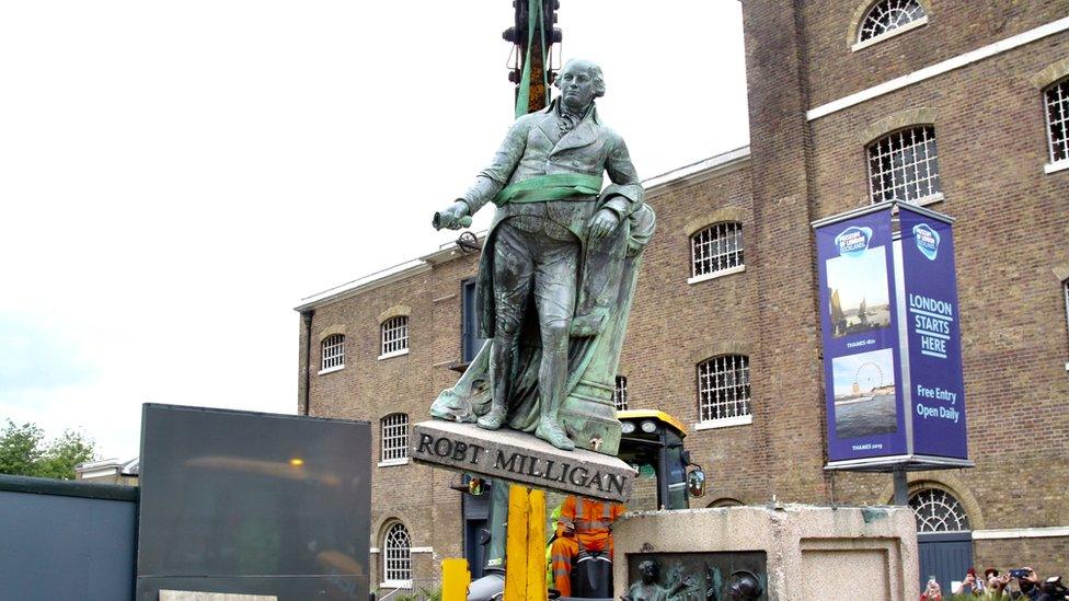 Robert-Milligan-statue-being-removed