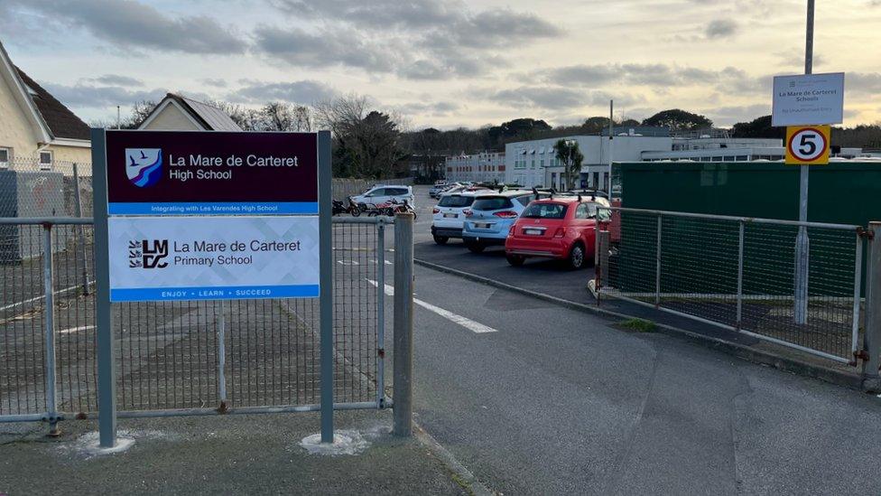 La Mare de Carteret schools entrance