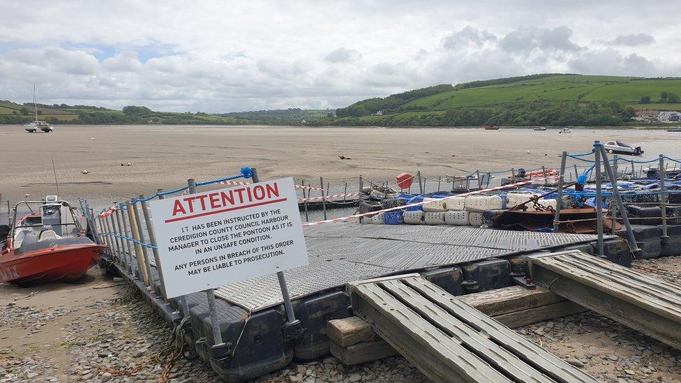 Closed Pontoon with sign