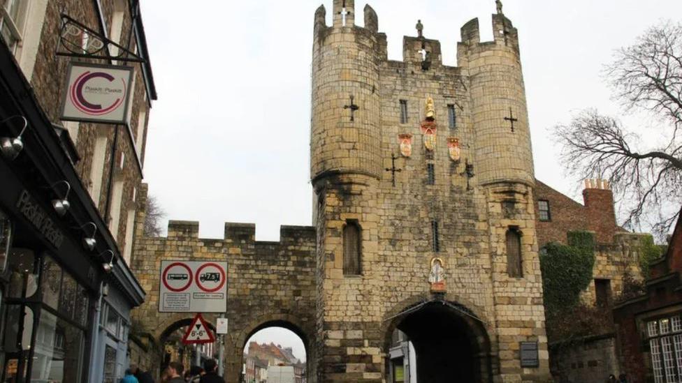 Southern entrance to York at Micklegate Bar