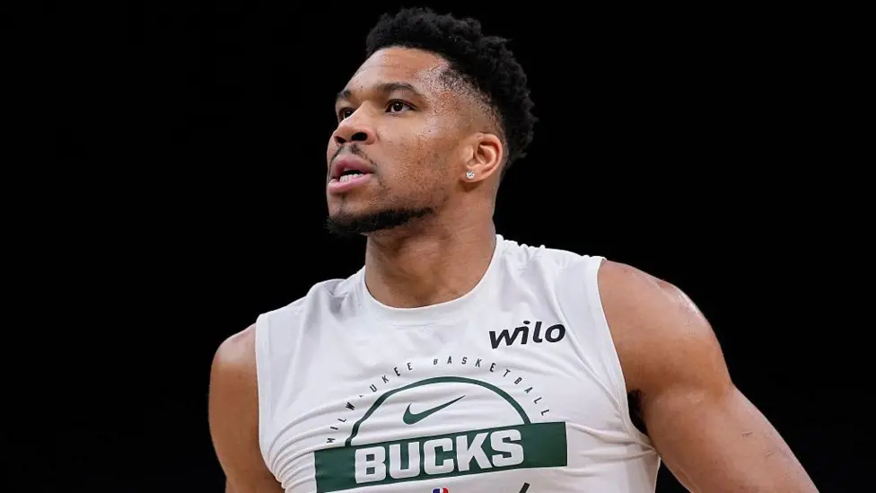 La estrella de la NBA Antetokounmpo compra una participación en el Chelsea Women