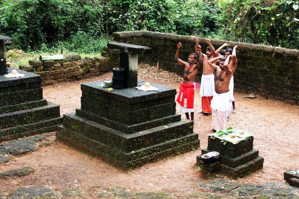 Rituals at the Kamballoore Kottayil Ākko kāv