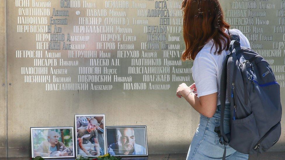 Flowers brought to the Central House of Journalists in memory of three Russian journalists killed in the Central African Republic (CAR), journalist Orkhan Dzhemal, cameraman Kirill Radchenko, and producer Alexander Rastorguyev.