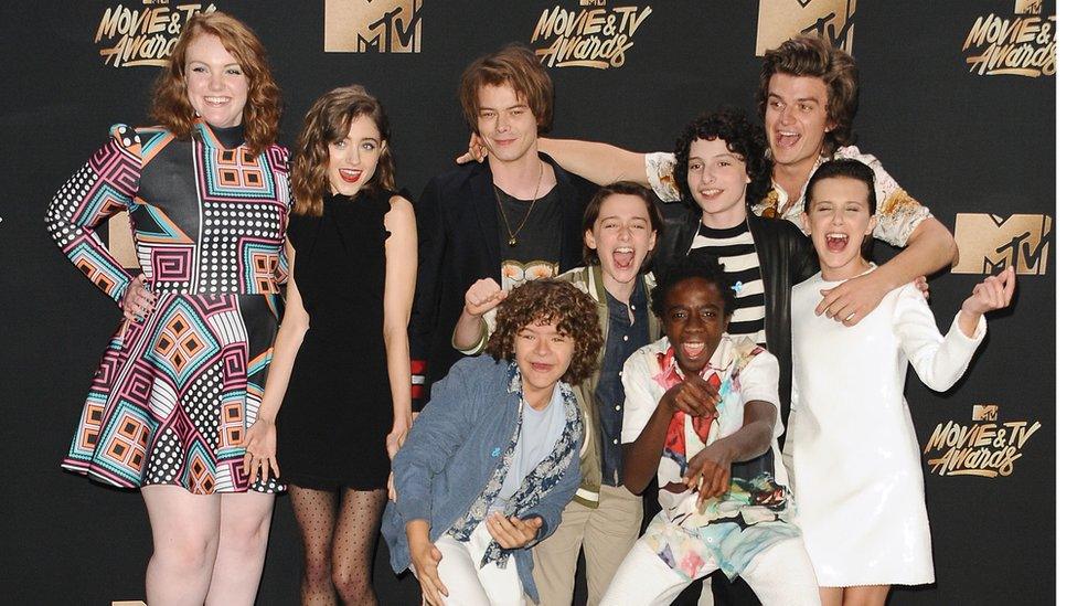 Charlie Heaton poses with the cast members of Stranger Things