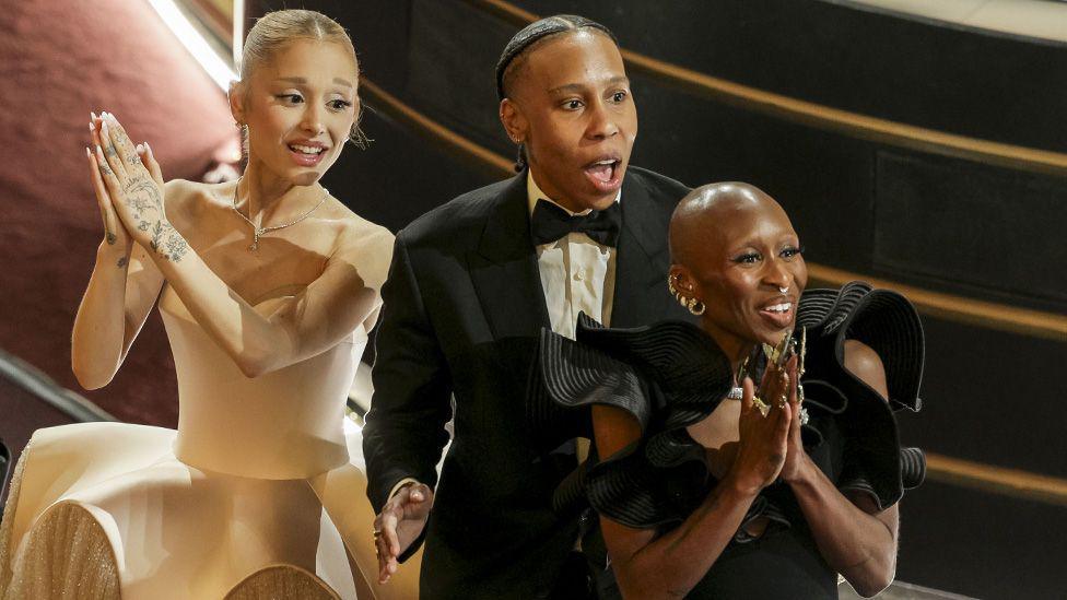 Ariana Grande, Lena Waithe, and Cynthia Erivo react to Nathan Crowley and Lee Sandales winning the Oscar for Best Production Design 