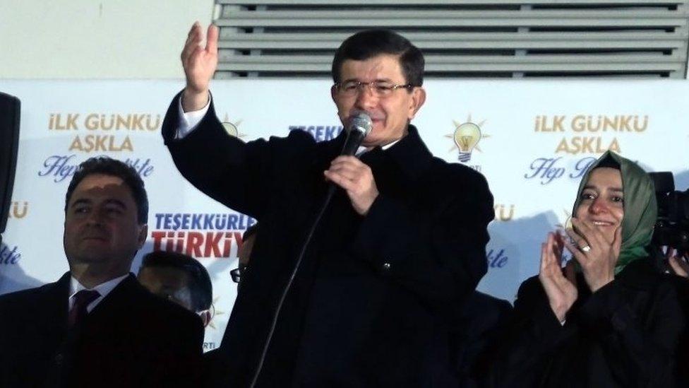 Turkish Prime Minister Ahmet Davutoglu addresses supporters from the balcony of the Justice and Development Party (AKP) headquarters after Turkish general election in Ankara (02 November 2015)