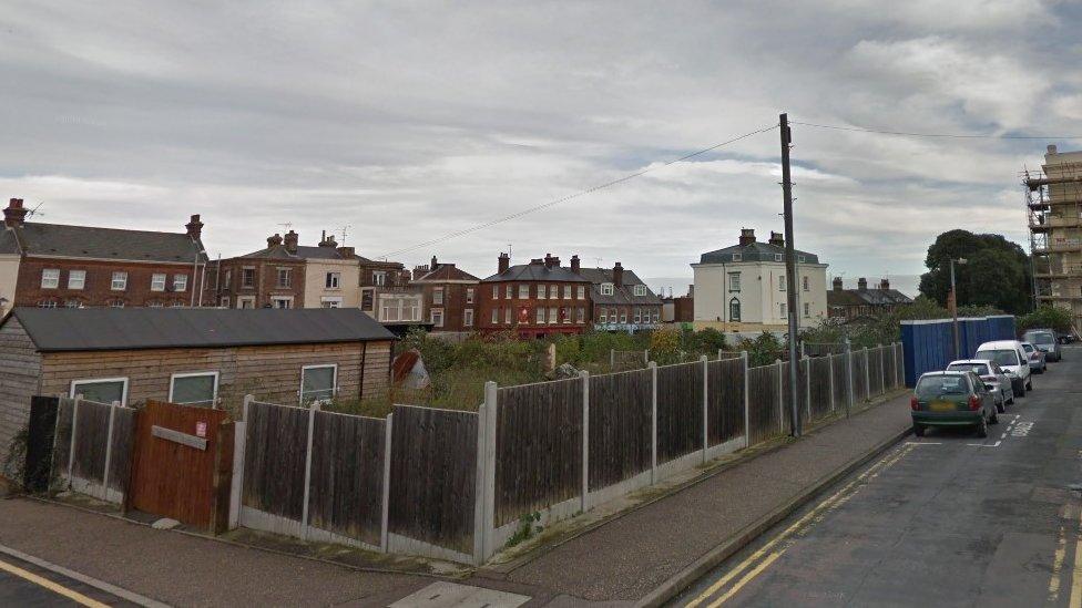 The former Starlings garage and Queens Head Hotel site