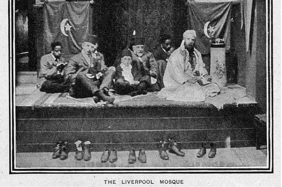 image of worshippers at Liverpool Mosque