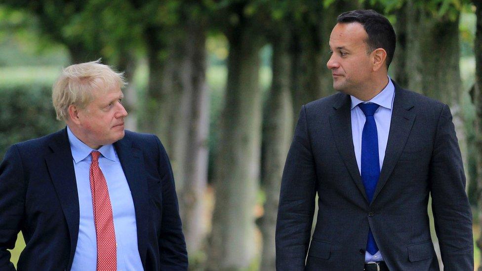 Boris Johnson (l) and Leo Varadkar (r)