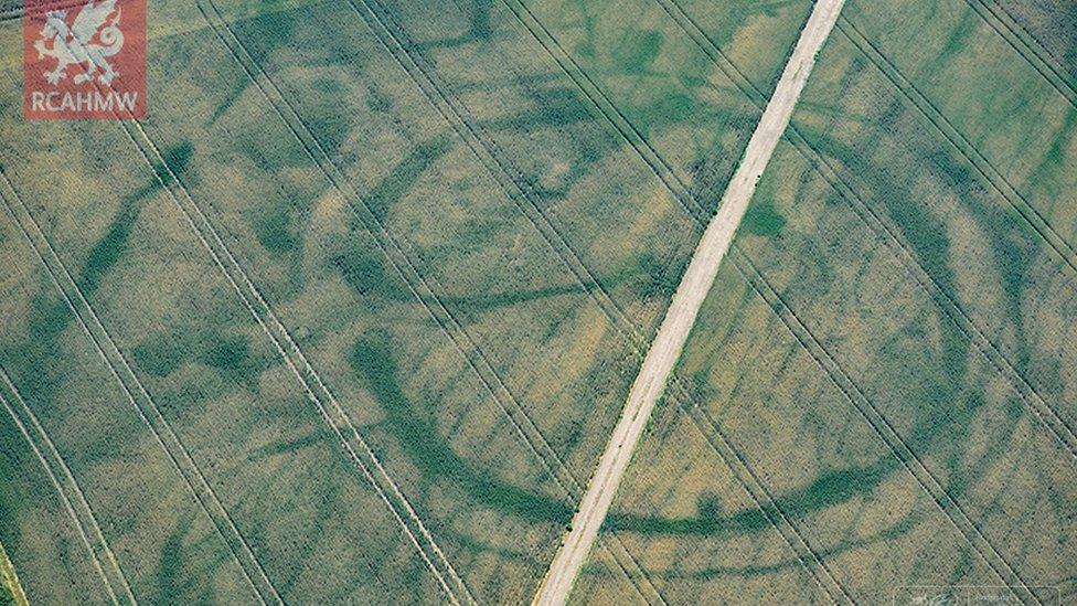 Crop marks of prehistoric enclosure in the Vale of Glamorgan and faint footings of a suspected Roman villa