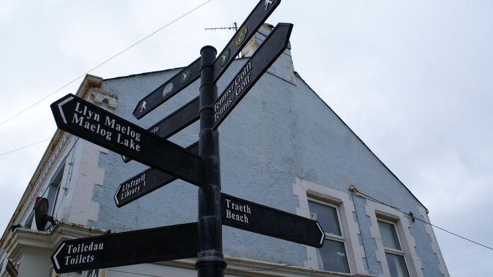 Signposts in Rhosneigr