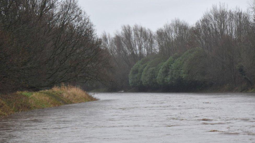 River Mersey- approaching the top of the levy at Northenden