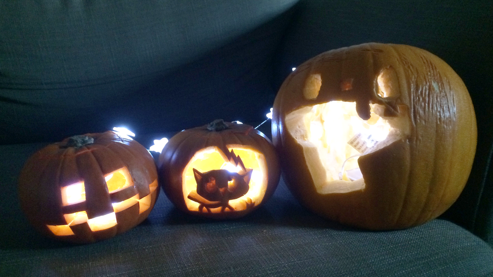 pumpkin-carving.